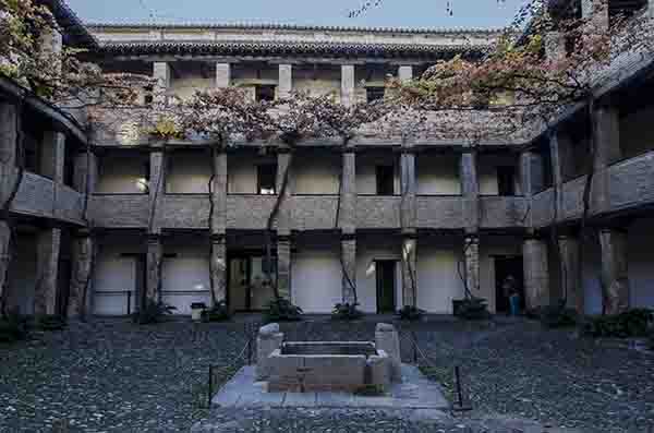 Granada 233 - Corral del Carbón.jpg